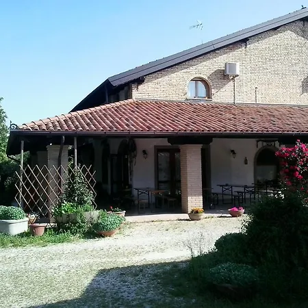 مزرعة للإقامة Agriturismo Ai Due Pioppi *